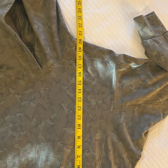 Athleta cropped camo hoodie, NWOT (S) - Picture 10 of 10